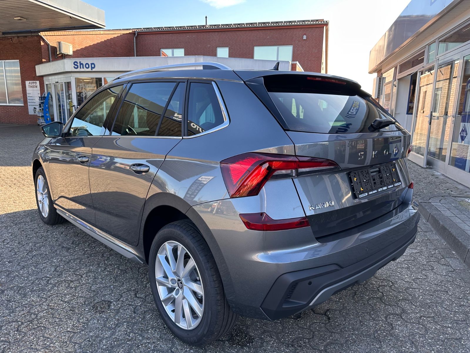 Fahrzeugabbildung SKODA Kamiq Selection 1.0 TSI DSG ACC/LED/PDC/eHeck
