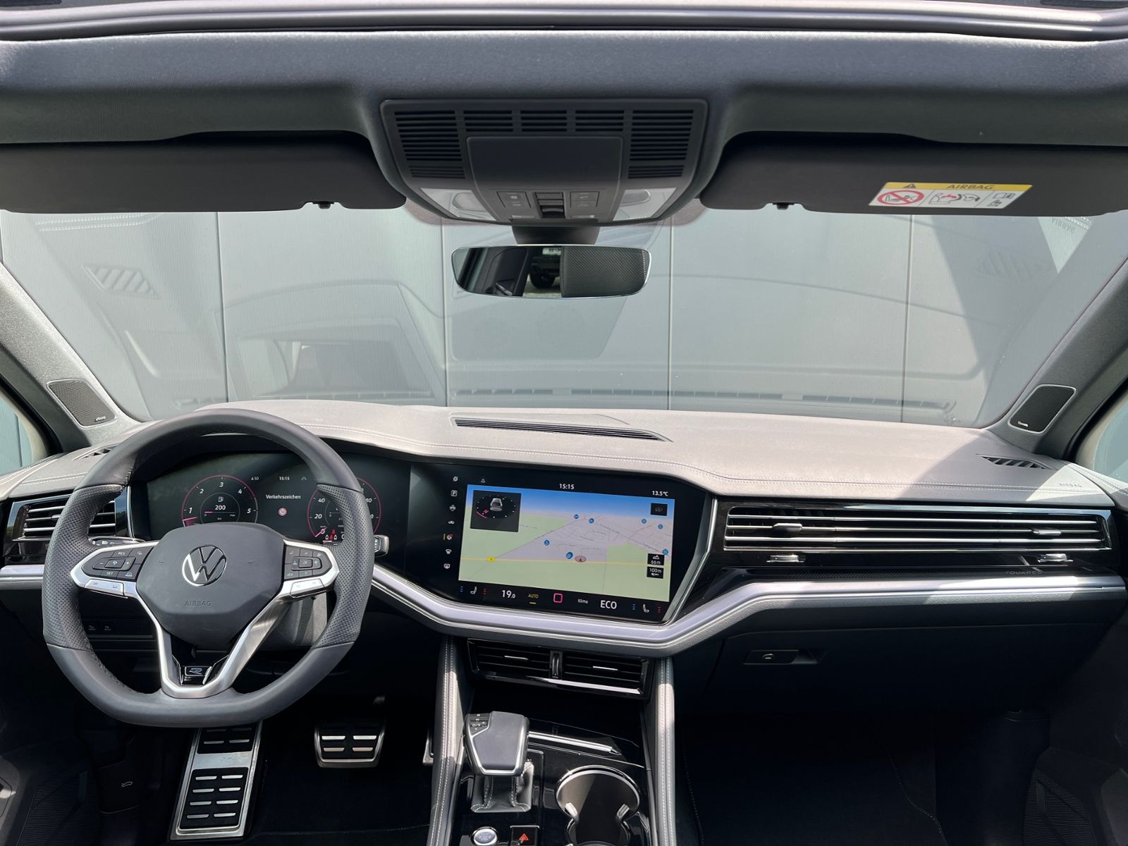 Fahrzeugabbildung Volkswagen Touareg R-Line 3.0 TDI 4MOTION *AHK, Luft, Pano,