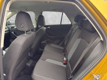 Volkswagen T-Roc 1.0 TSI Active AHK+Navi+SHZ+2xKlima+ACC