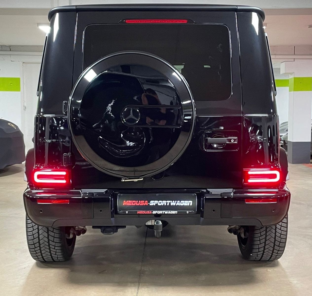 Fahrzeugabbildung Mercedes-Benz G 63 AMG RED INT CARBON NIGHTPACKII MASSAGE FULL