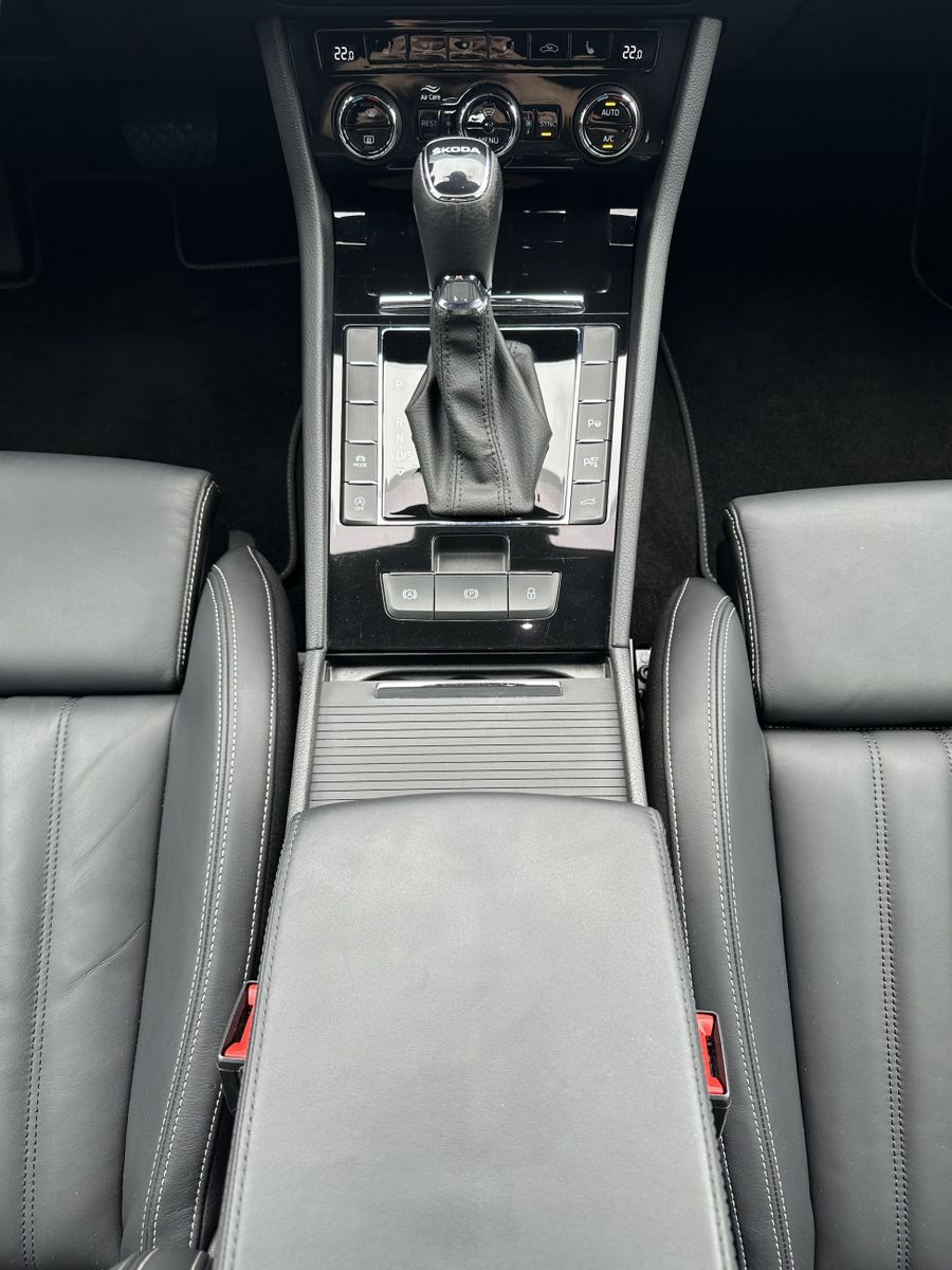 Fahrzeugabbildung SKODA Superb Combi L&K NAV+LED+360°+AHK+MEMORY+18ZO+VC