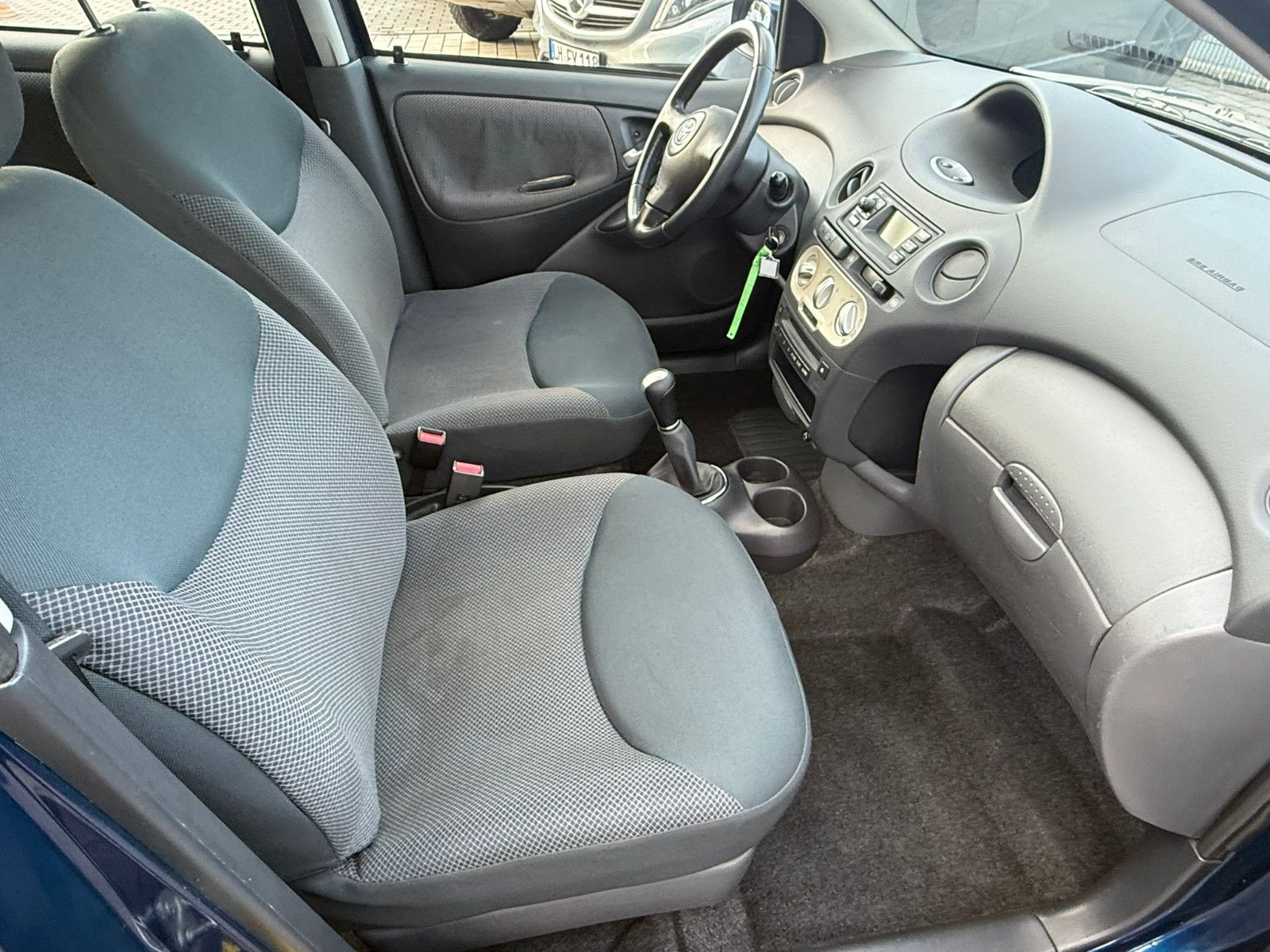 Fahrzeugabbildung Toyota Yaris 1.0 Sol
