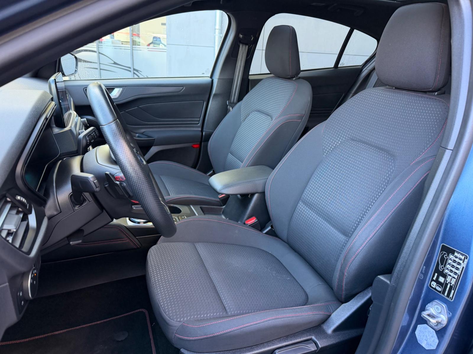 Ford Focus  ST-Line/SPORTPAKET/AHK/ACC/PANORAMA