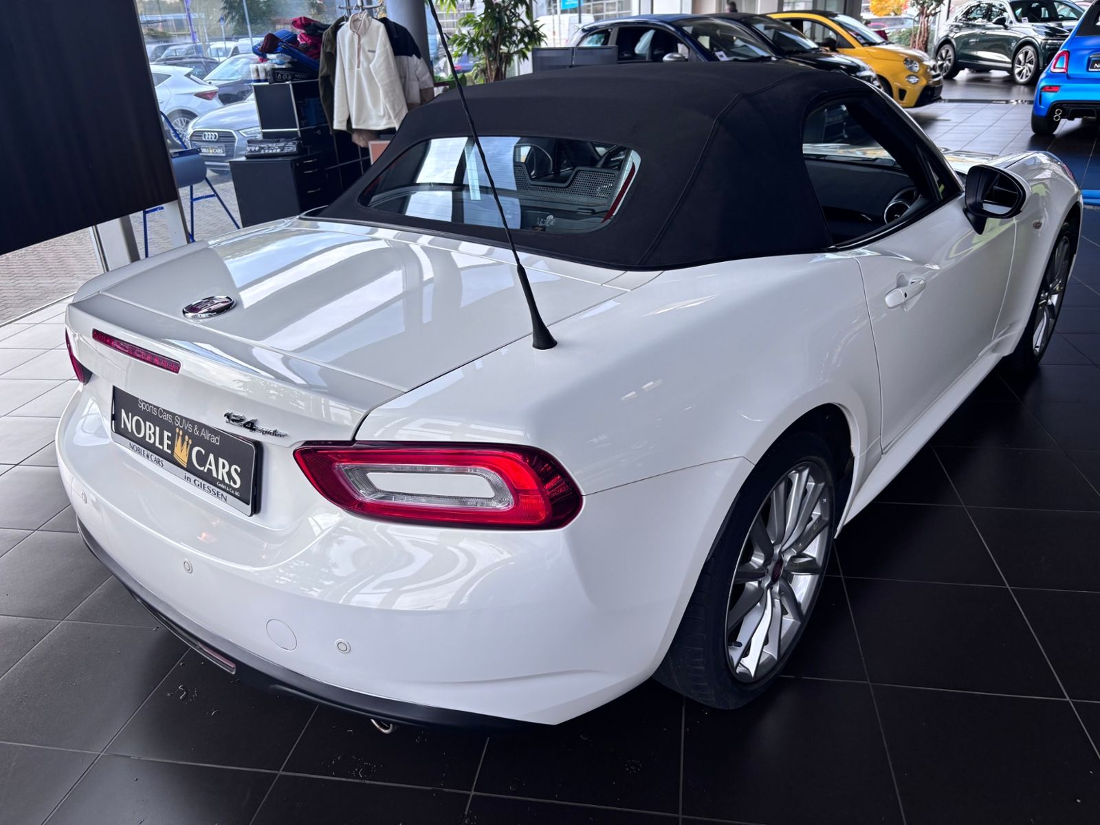 Fahrzeugabbildung Fiat 124 Spider Lusso LED NAVI ALU