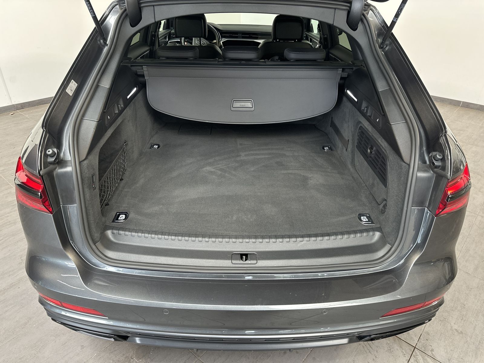 Fahrzeugabbildung Audi A6 Avant 55 TFSI e Qu S-Line NAV+MATRIX+AHK+20ZO