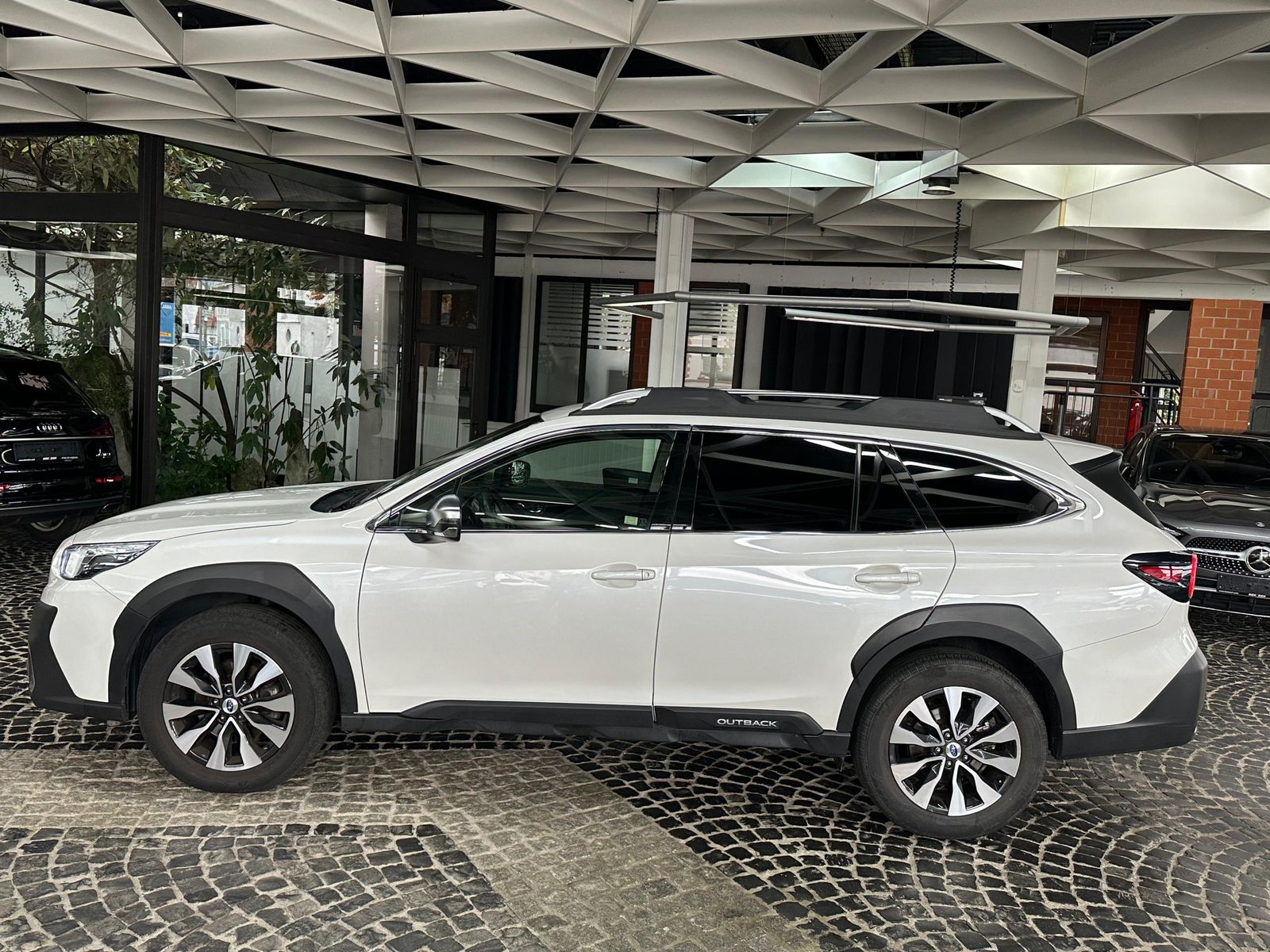 Fahrzeugabbildung Subaru Outback 2.5i Platinum EyeSight LED LEDER PANO TO