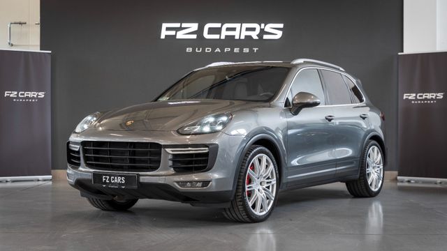 PORSCHE Cayenne Turbo