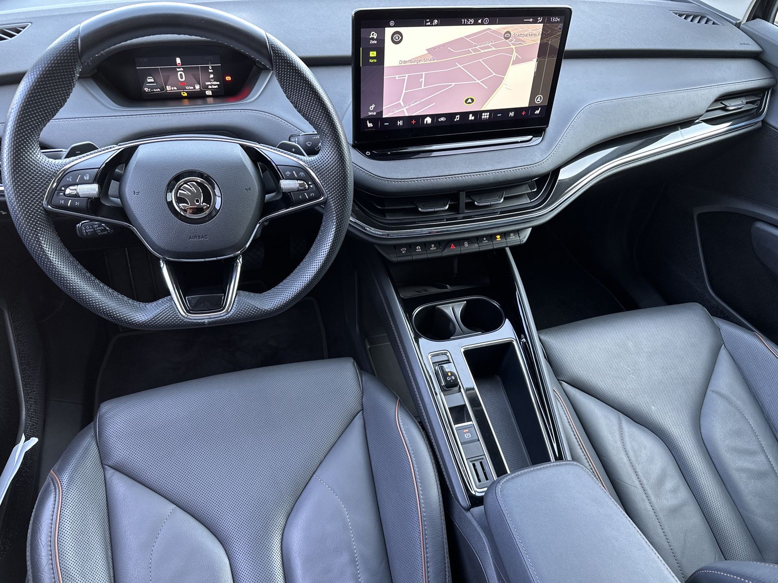 Fahrzeugabbildung SKODA Enyaq 80 Suite Drive Sport NAV+LED+20ZO+KAM+ACC