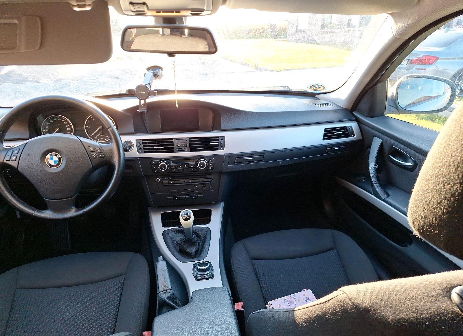 BMW 318 2010 — photo 7