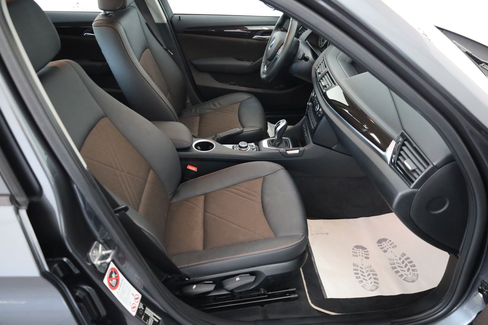 Fahrzeugabbildung BMW X1 20i xDrive XLine Navi,Xenon,Kamera,SH,PDC,AHK