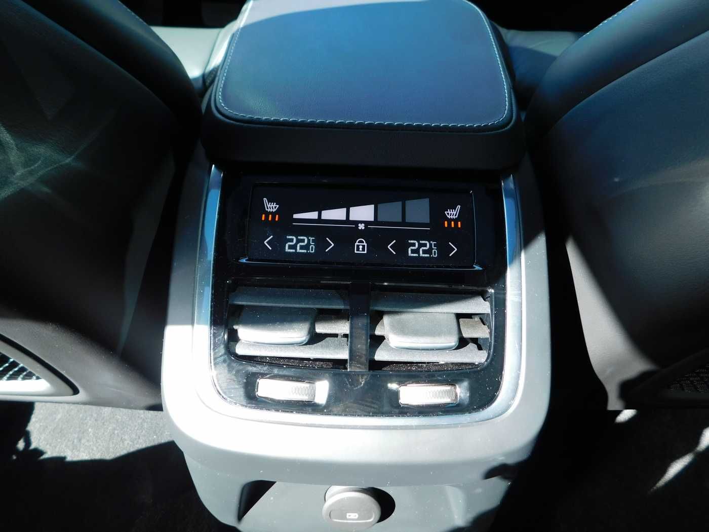 Fahrzeugabbildung Volvo XC90 Plug-In-Hybrid T8 AWD Plug-in Hybrid Plus D