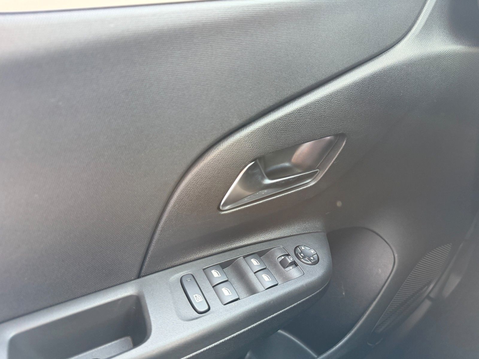 Fahrzeugabbildung Opel Corsa F Edition 1.2L 100PS/PDC/Sitzheizung!