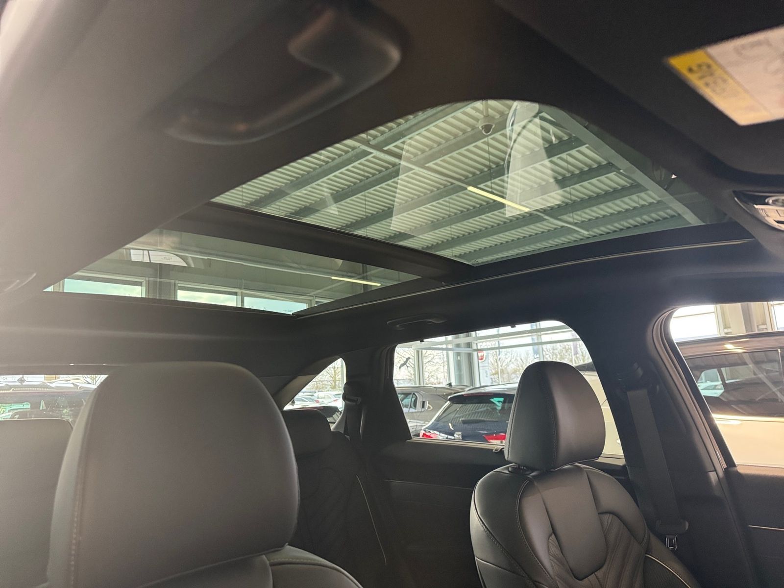 Fahrzeugabbildung Kia SORENTO 2.2D AWD DCT8 PLAT 6 NAP PREM GD