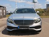 Mercedes-Benz Mercedes Benz E-Klasse 200d . 2017 Modell Taxi - : Taxi, Von Privat