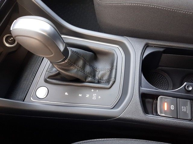 Fahrzeugabbildung Volkswagen Touran R-Line 2.0TDI DSG AHK Navi 7Sitzer DCC