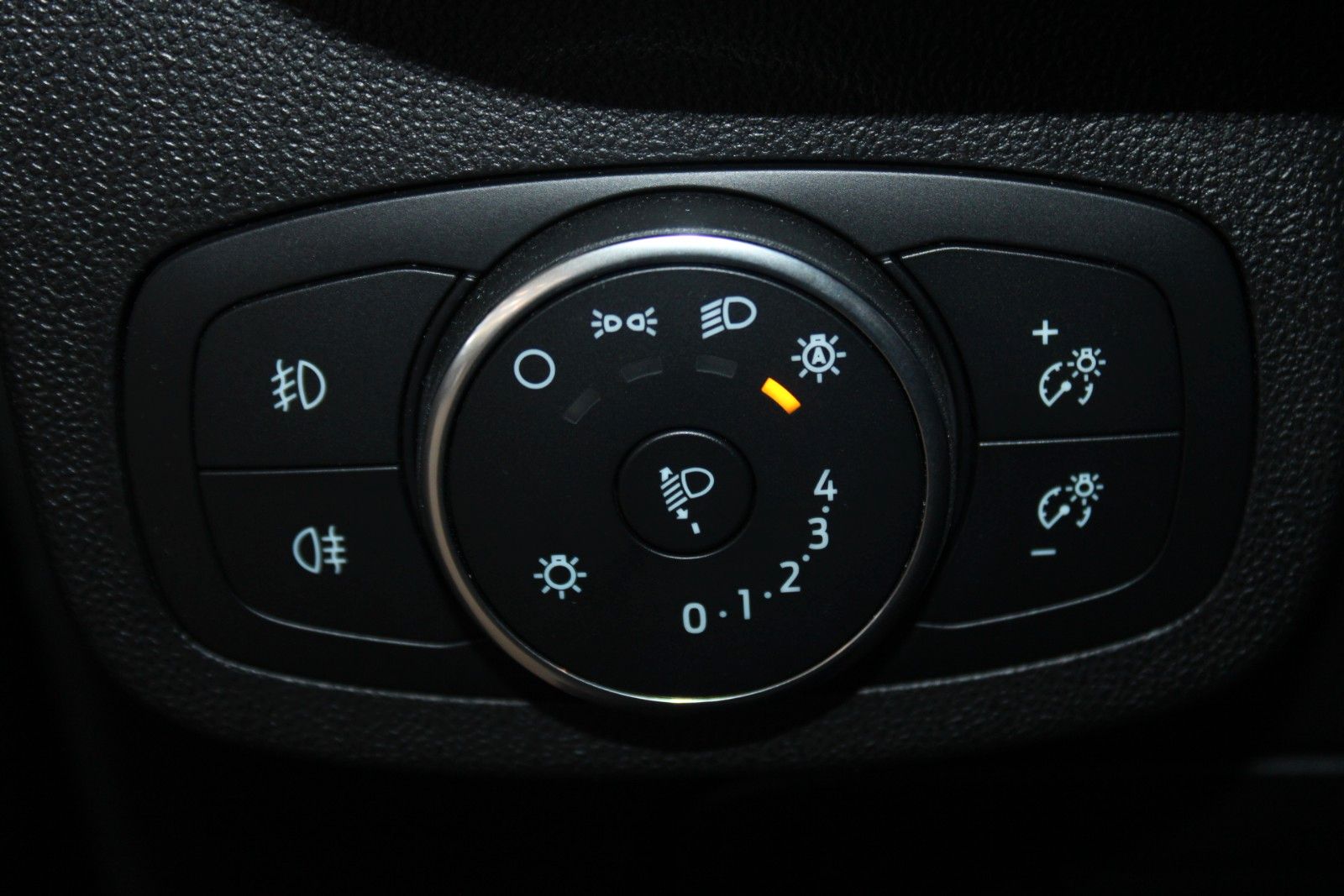 Fahrzeugabbildung Ford Fiesta Titanium 5-T KLIMA Allwetter PDC WinterP.