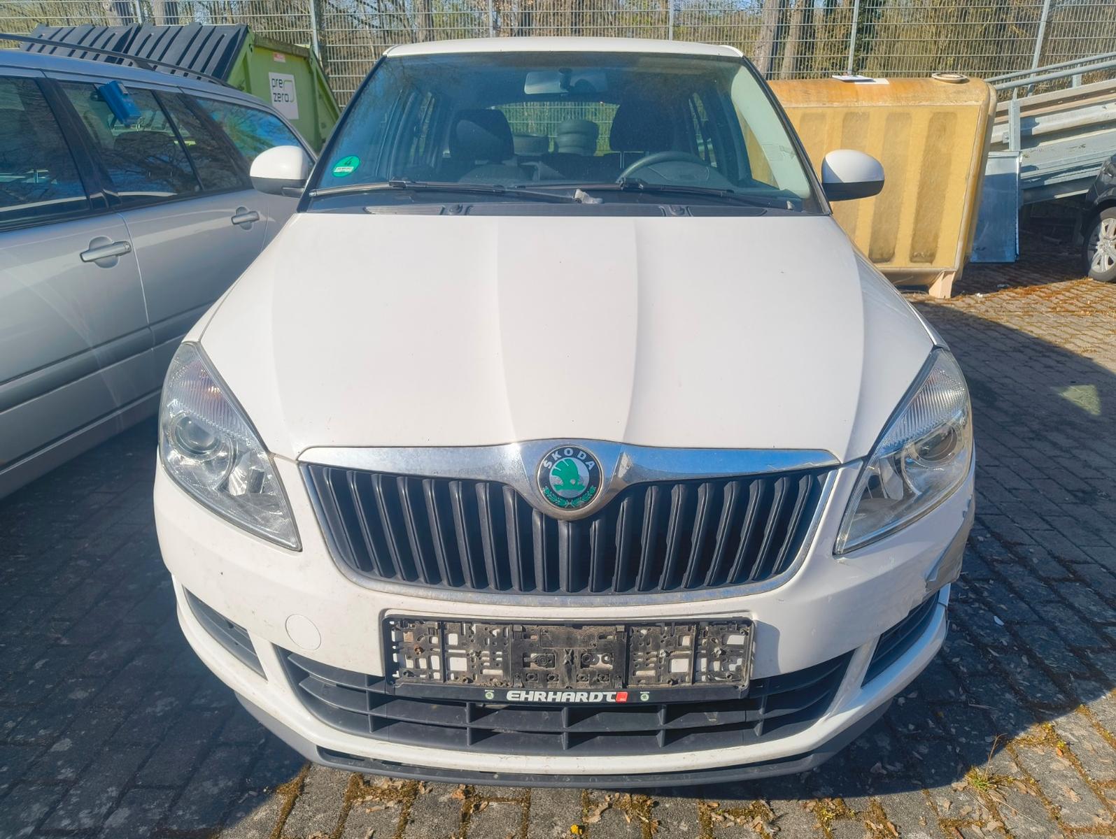 Skoda Fabia 2012 — rear view
