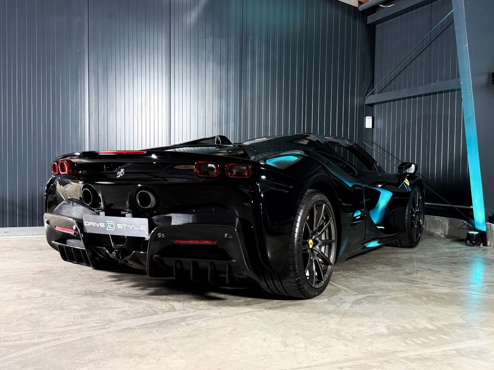 Fahrzeugabbildung Ferrari SF90 Spider + Vollcarbon + Lift + NeroDS1250