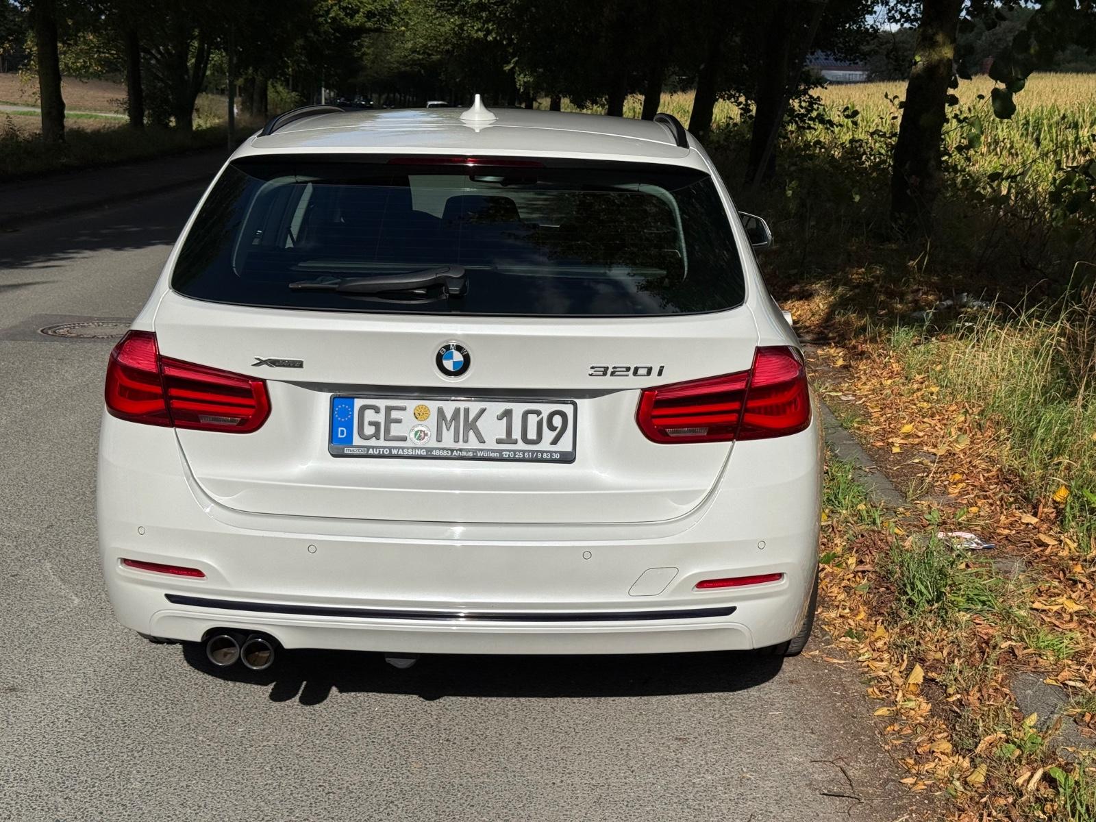 BMW 320i xDrive Touring Sport Line Automatic Spo...