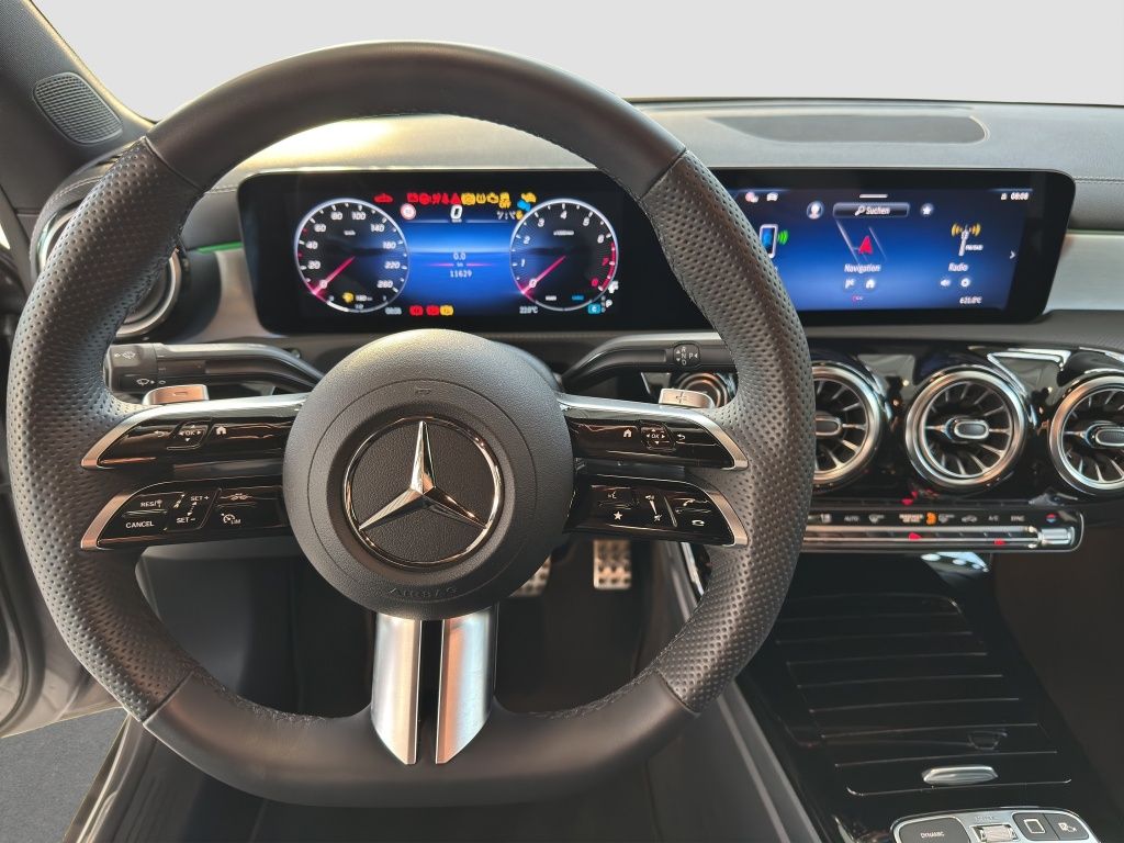 Fahrzeugabbildung Mercedes-Benz CLA 200 Coupé Fernlichtass.*KeyLess*LED*PDC*ACC