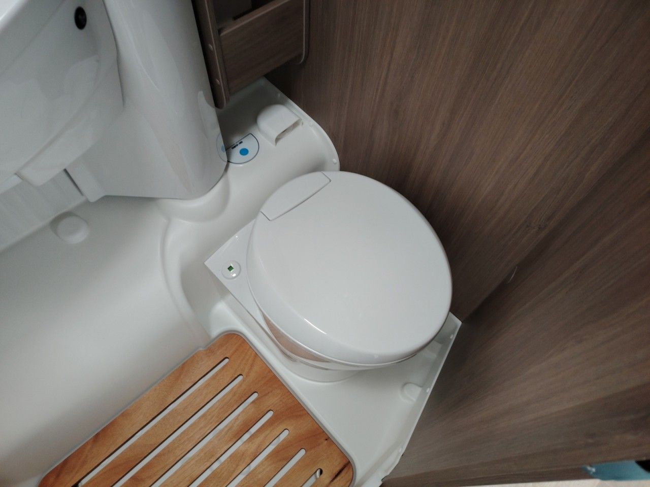 Fahrzeugabbildung Carado V337 PRO+ Automatik Markise Klima Fenster el.