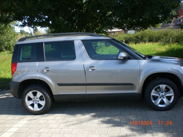 Skoda SKODA YETI ELEGANCE AUTOMATIK FARBE GRAU B...