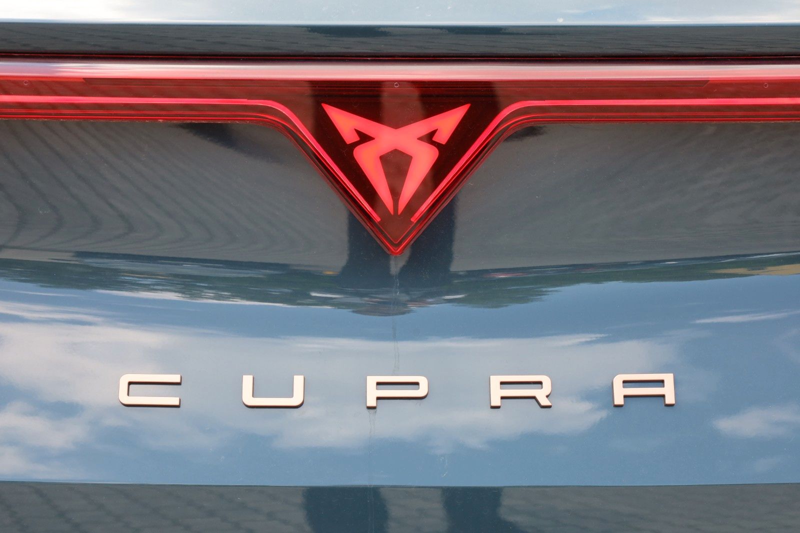 Fahrzeugabbildung CUPRA Leon Sportstourer 1.5 eTSI 110 kW DSG *AHZV