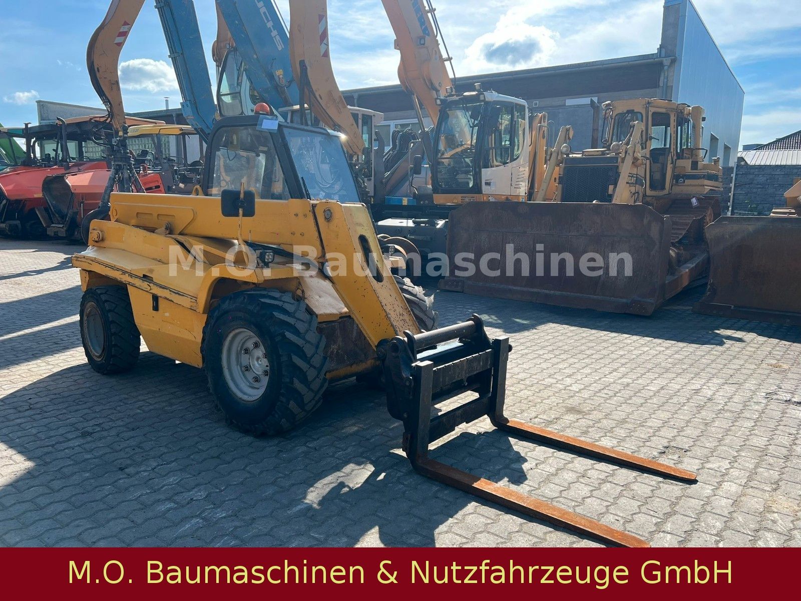 Fahrzeugabbildung Manitou BT 420 / SW /Gabel / 2 t / 4m / 4x4 /