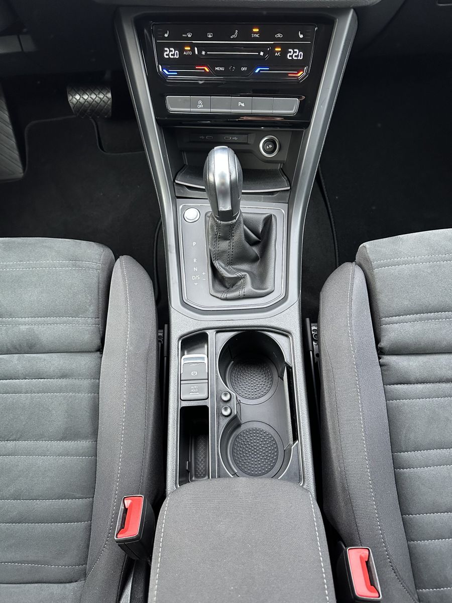Fahrzeugabbildung Volkswagen Touran 2.0 TDI DSG CL NAV+IQ-DRIVE+KAM+VCOCK+ACC