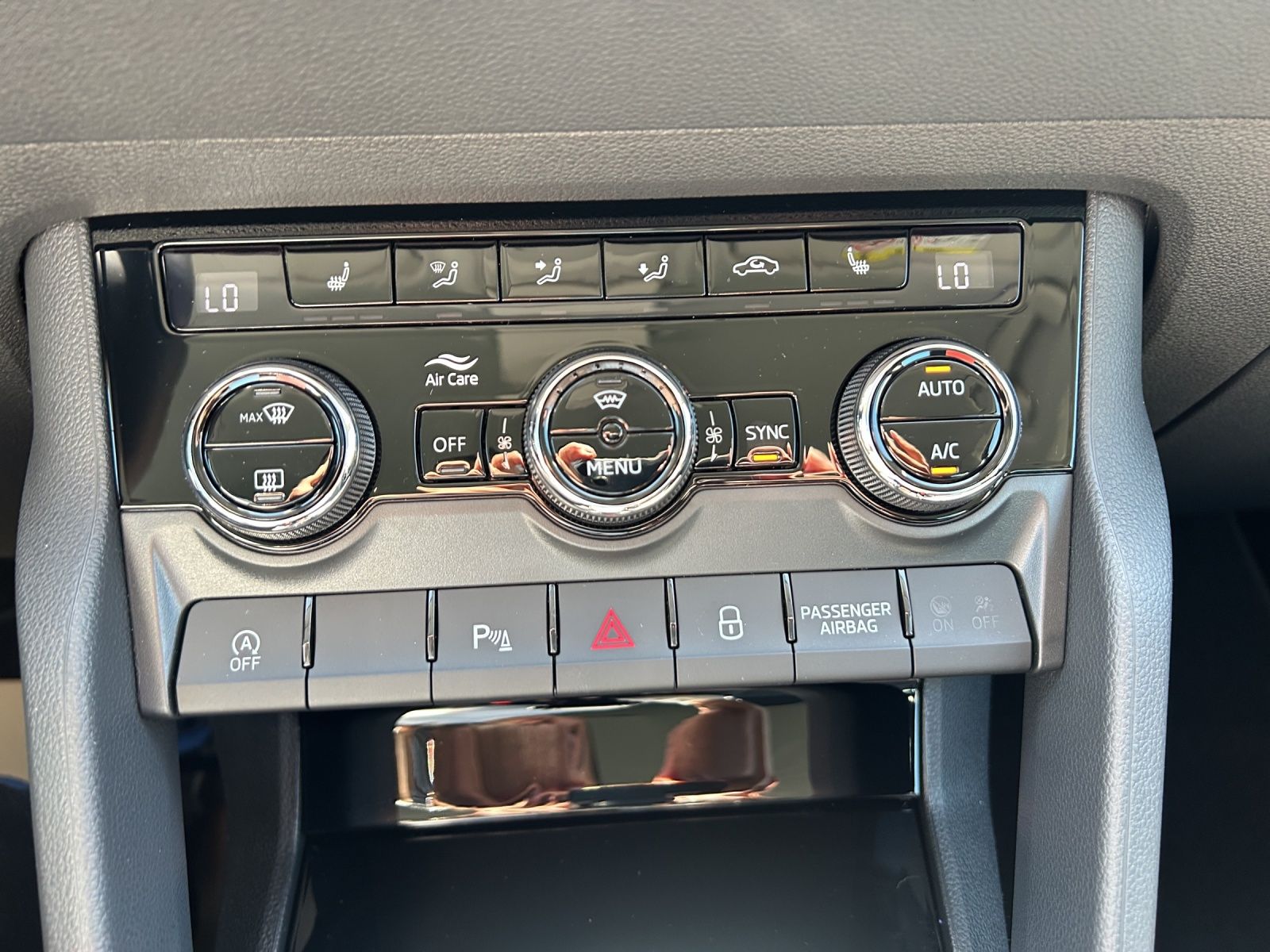 Fahrzeugabbildung SKODA Karoq 2.0 TDI Tour MATRIX AHK