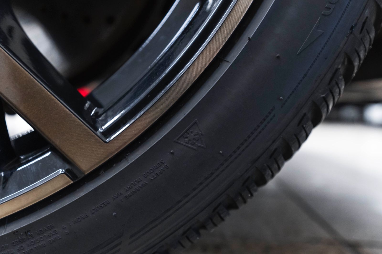 Fahrzeugabbildung BMW X6 M Competition B&W SKY LOUNGE 360° M+S