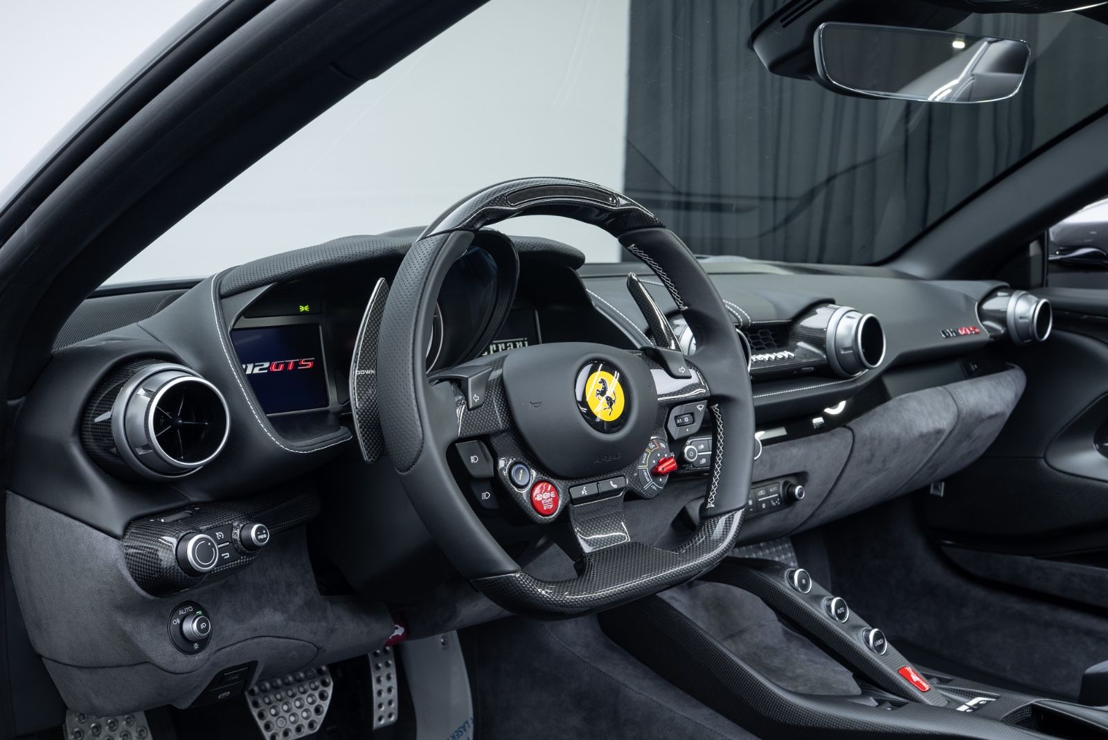 Fahrzeugabbildung Ferrari 812 GTS TAILOR MADE/CARBON/LIFT/STRIPE/TOP