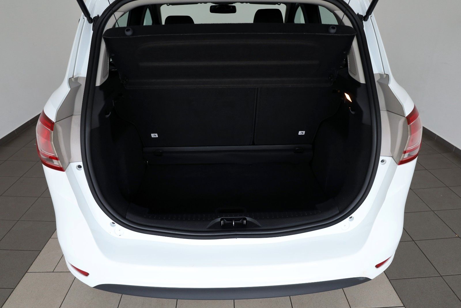 Fahrzeugabbildung Ford B-MAX Titanium SH, Cool & Sound-Paket 3,SR+WR