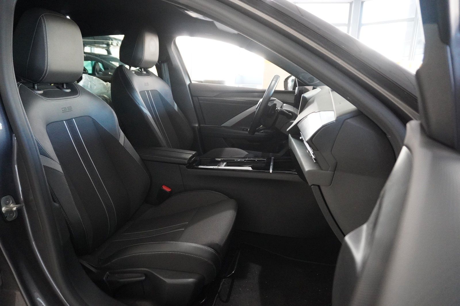 Fahrzeugabbildung Opel Astra L Lim. 1.6 HYBRID GS SPORT NAVI/360°/SPORT