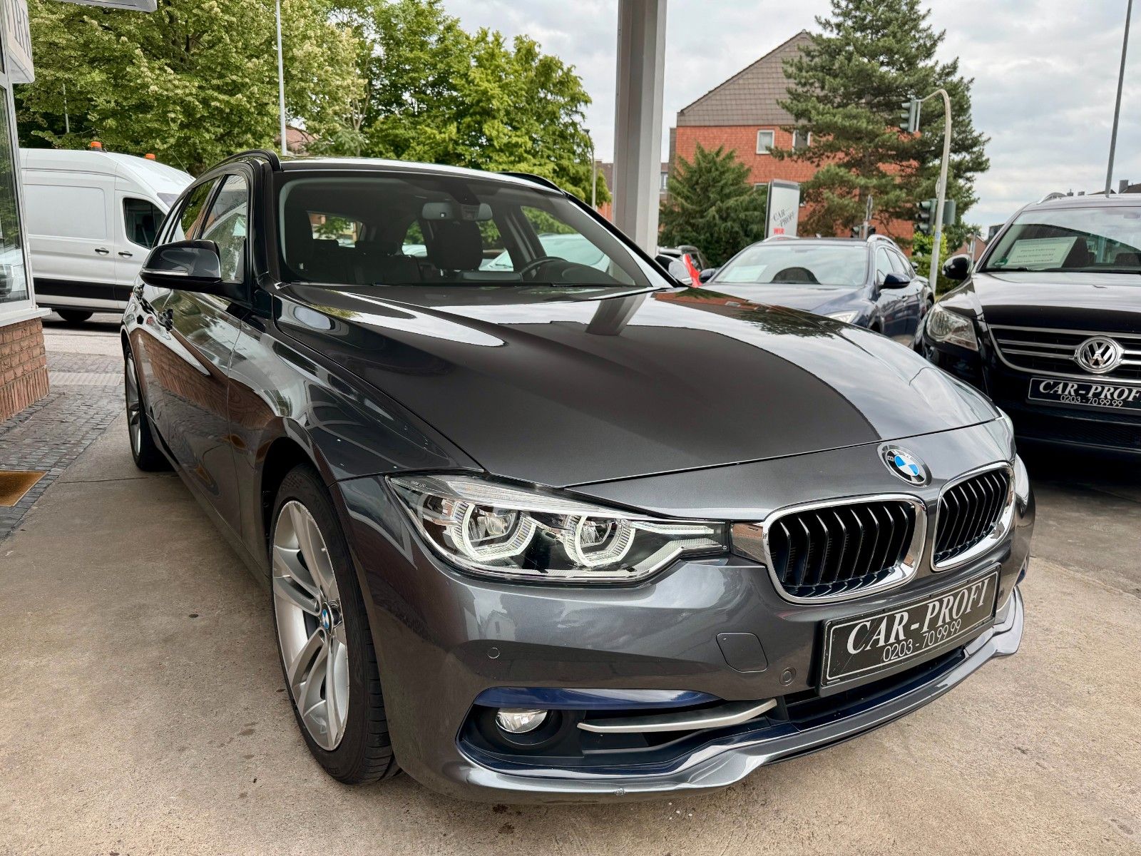 Fahrzeugabbildung BMW 320 i Touring Sport Line Autom. Navi/LED/53 Tkm