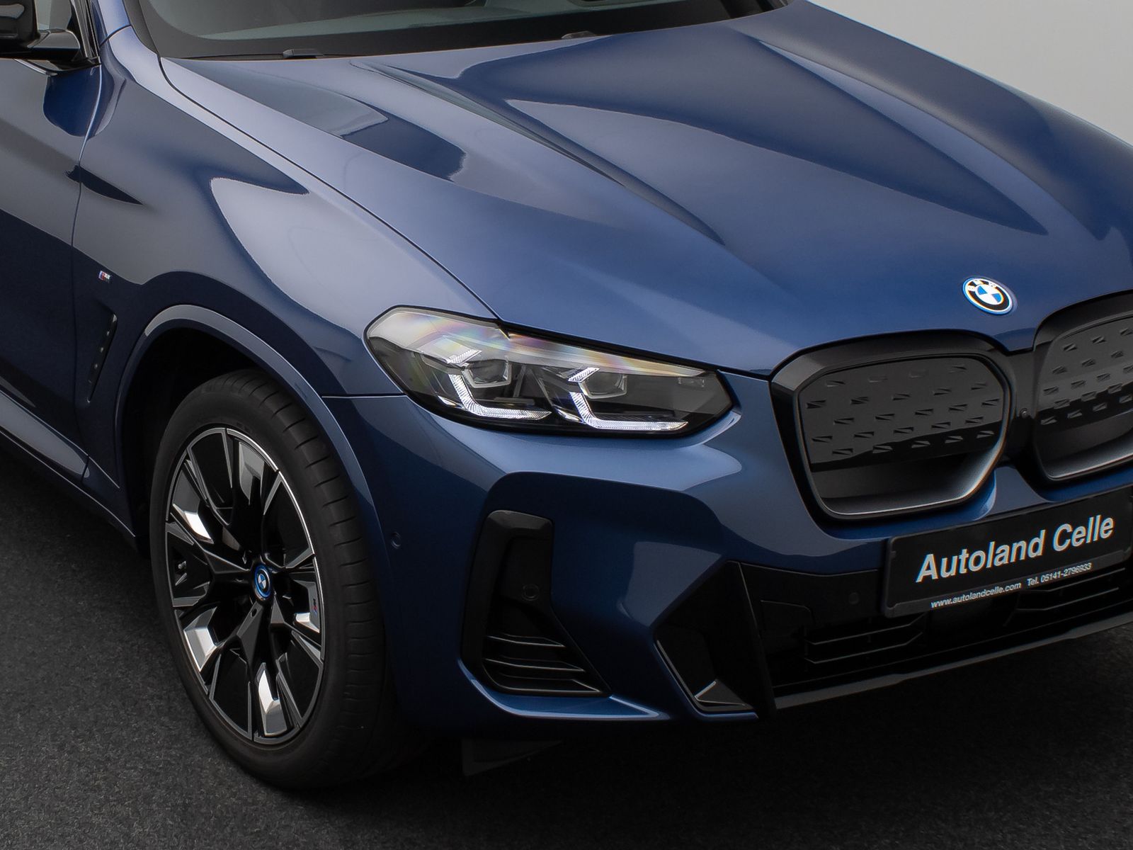 Fahrzeugabbildung BMW iX3 M Sport Impressive Panorama 360° HUD DAB H/K