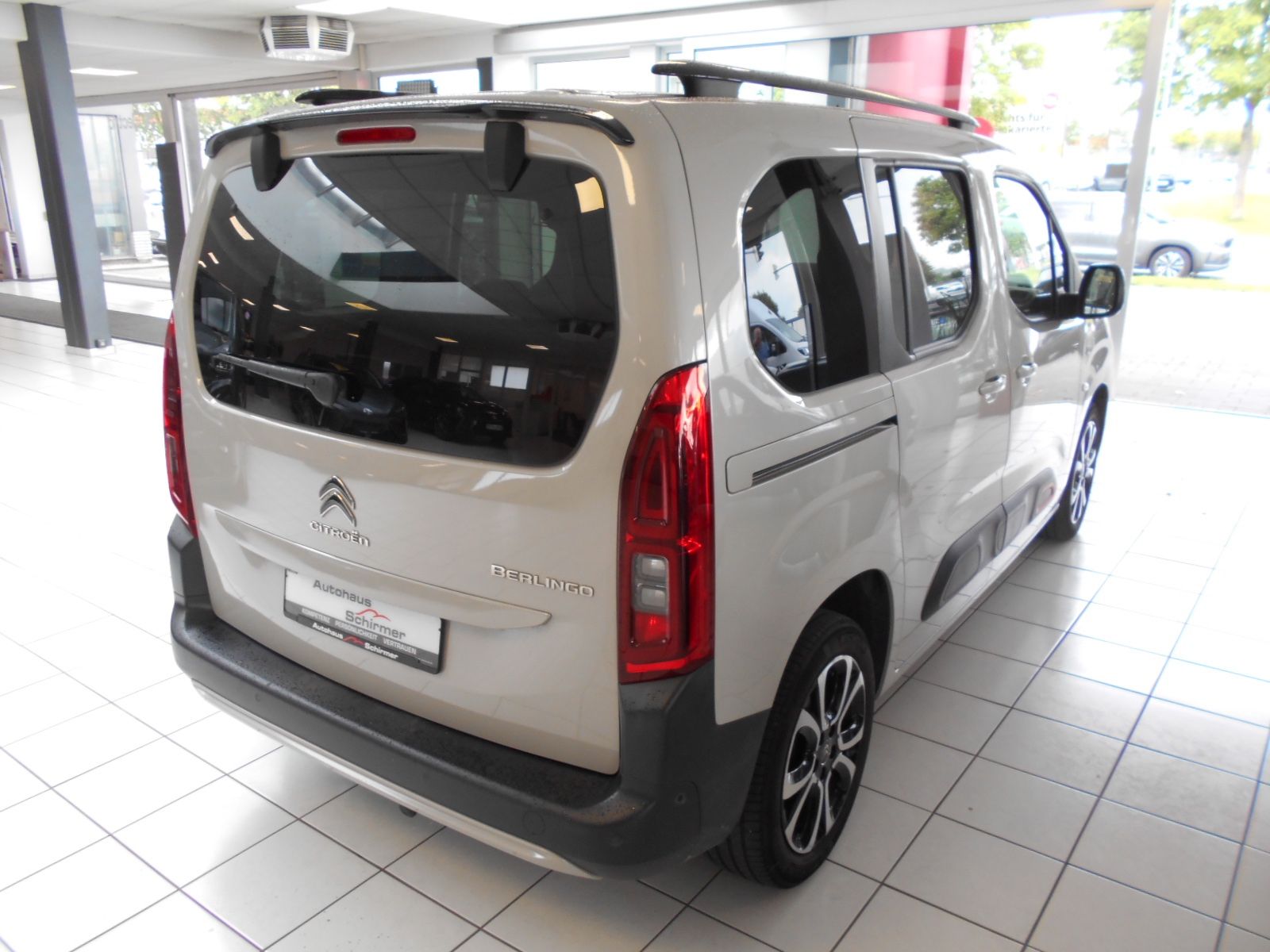 Fahrzeugabbildung Citroën Berlingo Shine M