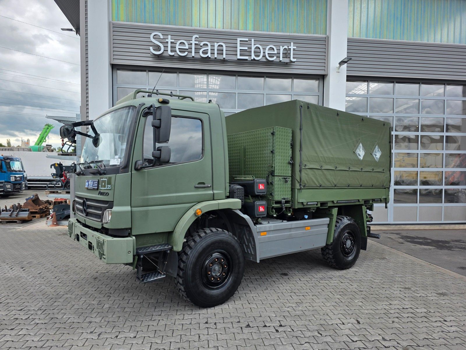 Fahrzeugabbildung Mercedes-Benz Atego 1018 A 4x4 Pritsche Plane mehrfach vorh.