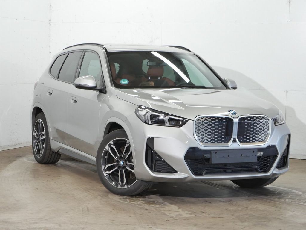 BMW iX1 xDrive30 M Sportpaket|Panorama-Glasdach|Head