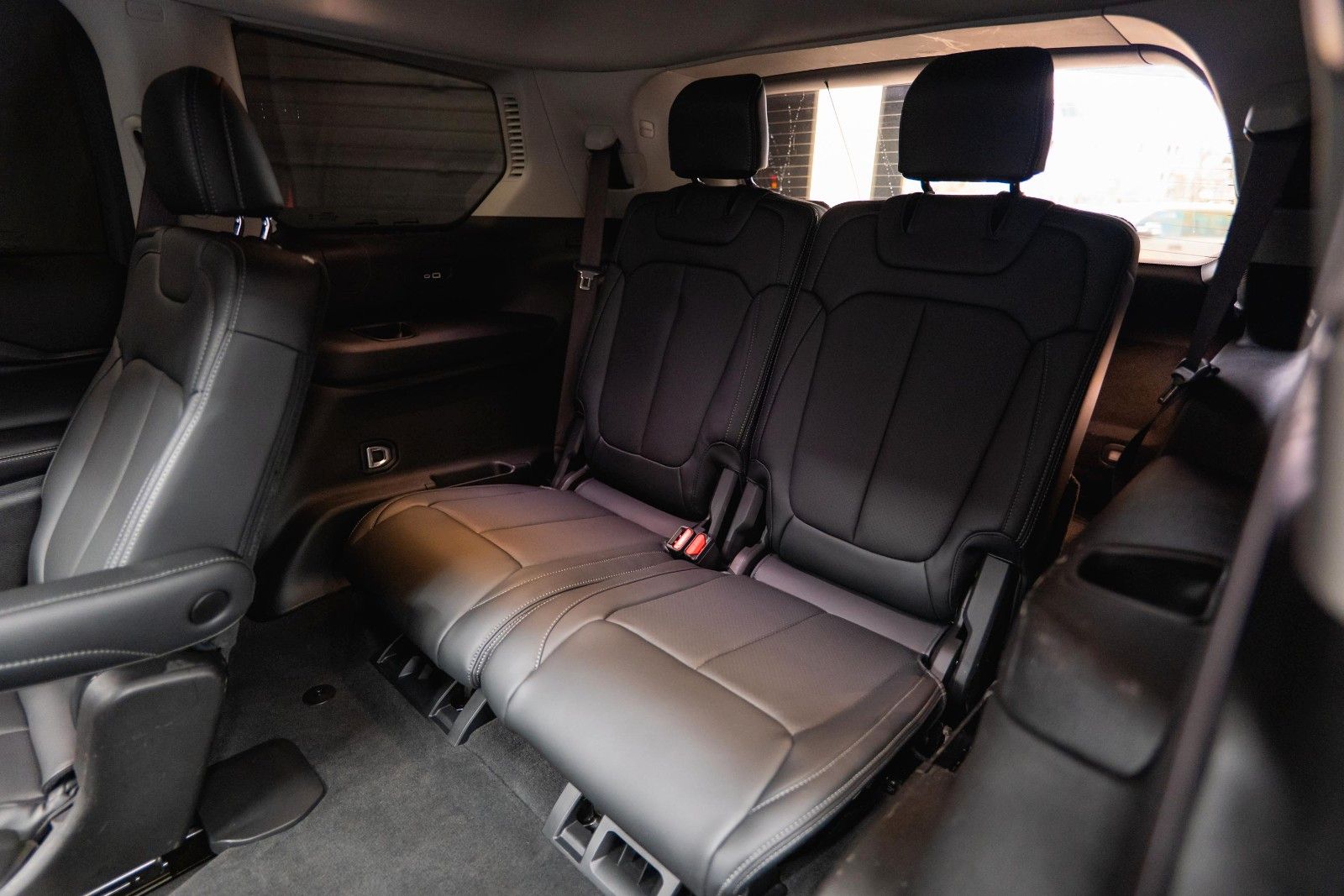 Fahrzeugabbildung Jeep Grand Cherokee 3.6 4x4 LAREDO L ACC Kamera 19%