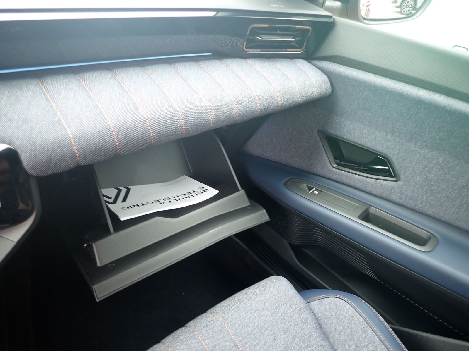 Fahrzeugabbildung Renault R 4 E-Tech elektrisch Techno 150 Comfort Range