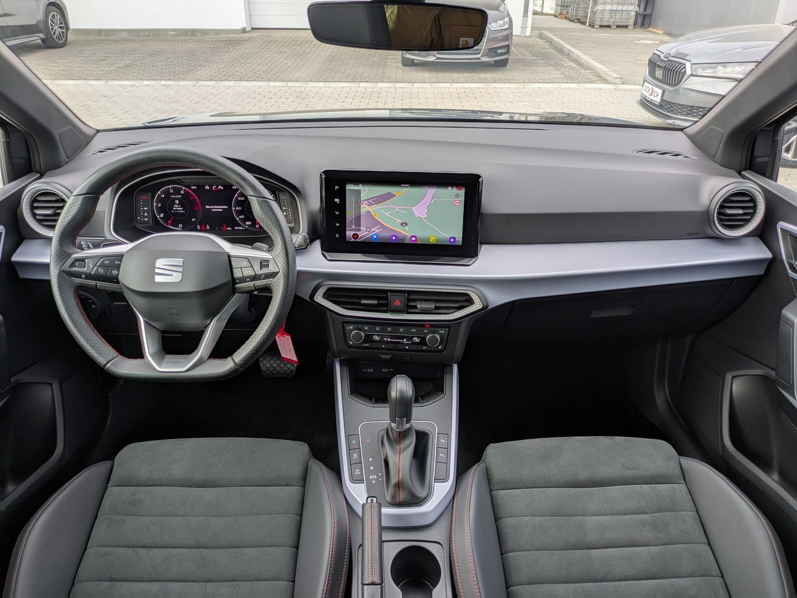 Fahrzeugabbildung SEAT Arona 1.0 TSI FR DSG AHK*ACC*LED*APP*DAB*KAMERA