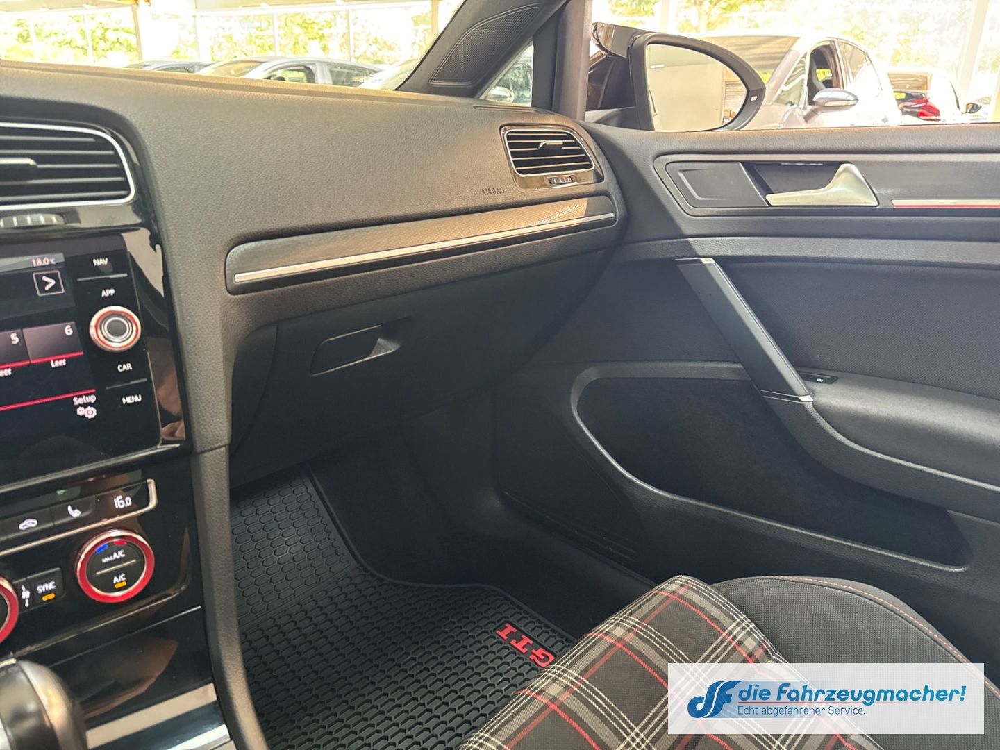 Fahrzeugabbildung Volkswagen Golf VII GTI DSG TOP-Panodach Navi VOLL-LED ACC