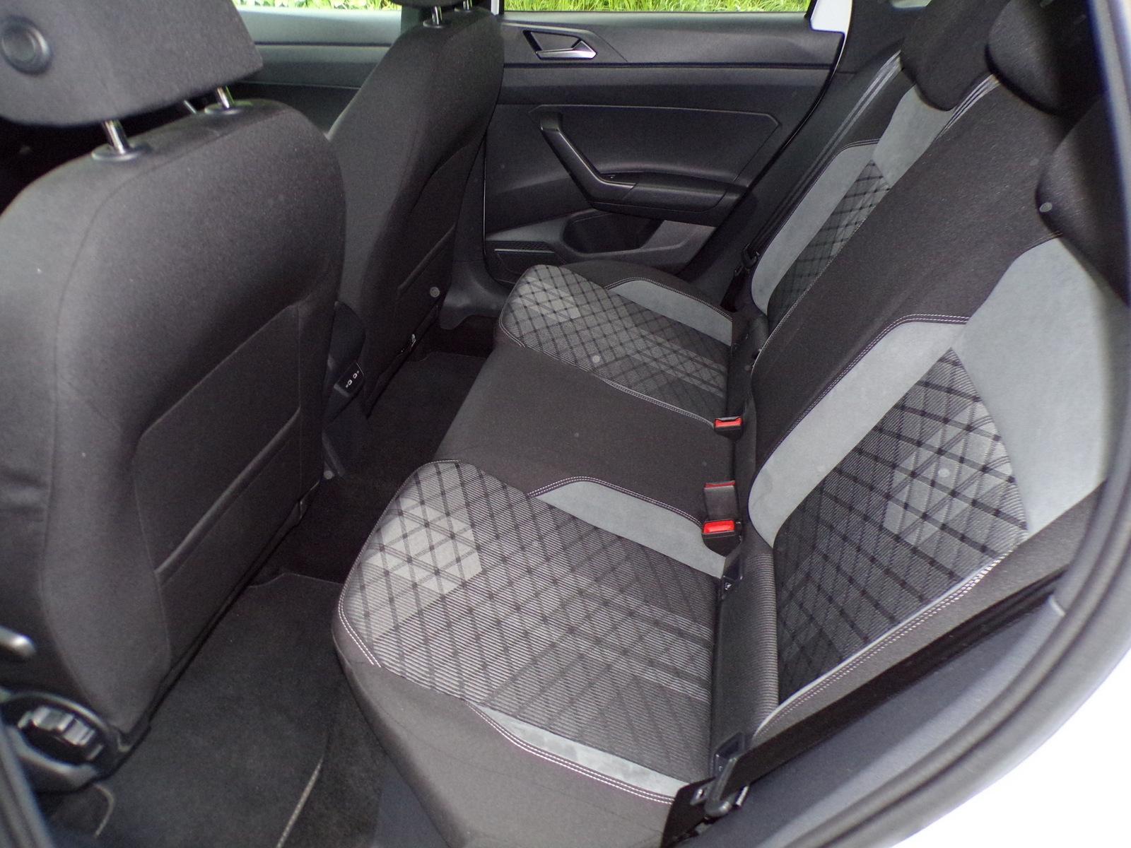 Volkswagen TAIGO 1.5 TSI DSG 2 x R-LINE 18'+MATRIX+APP+ACC