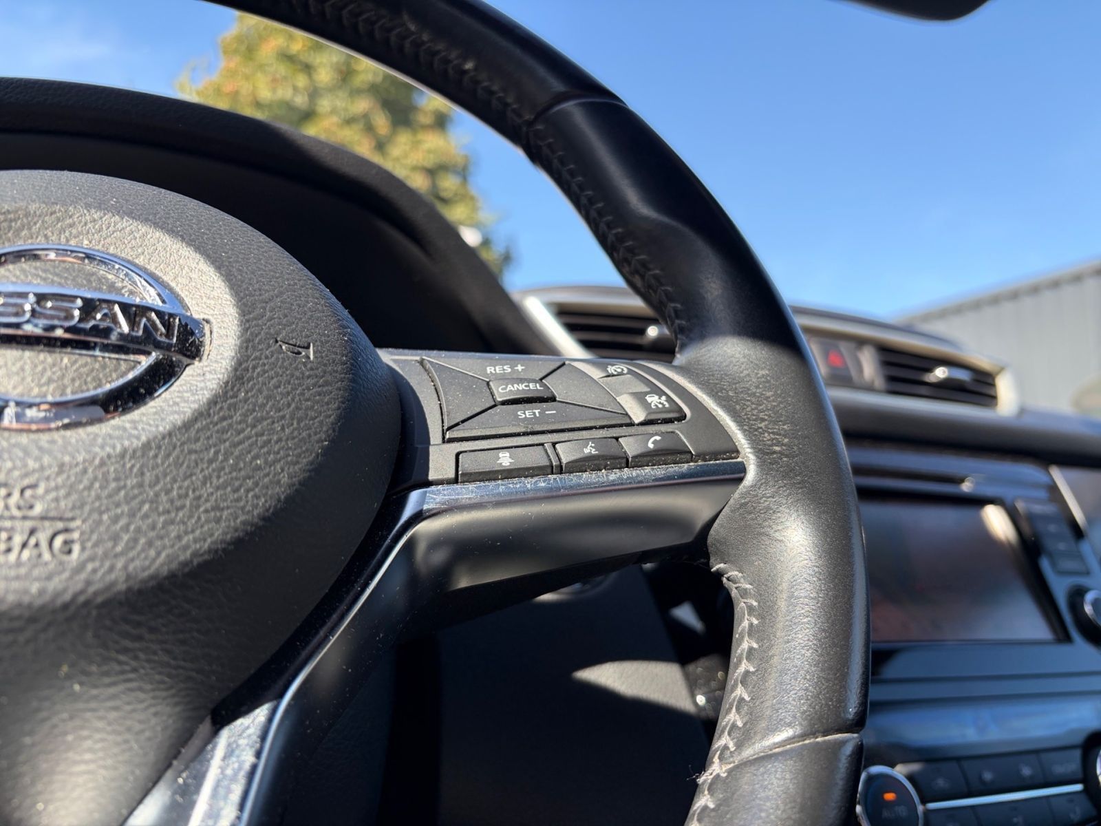 Fahrzeugabbildung Nissan Qashqai 1.3 DIG-T 103 kW Tekna + 4x2*Navi*360°Ka