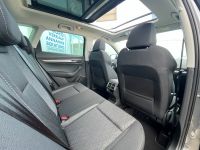 SKODA Karoq 1.5 TSI DSG Selection PANO KAM AHK 5JGAR bei Autohaus Landmann & Maier OHG