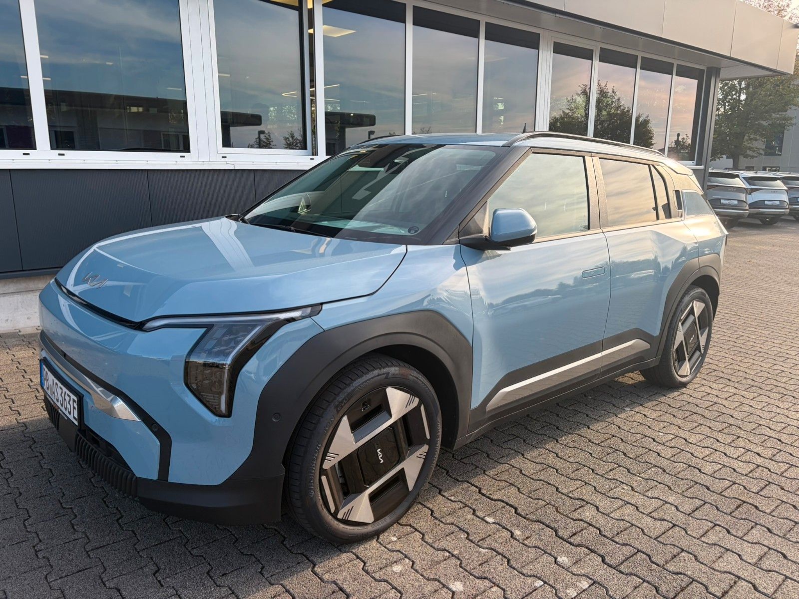 Fahrzeugabbildung Kia EV3 81.4 EARTH WIC BUS DG UP DW 19Z SD - mit KI generiert/bearbeitet