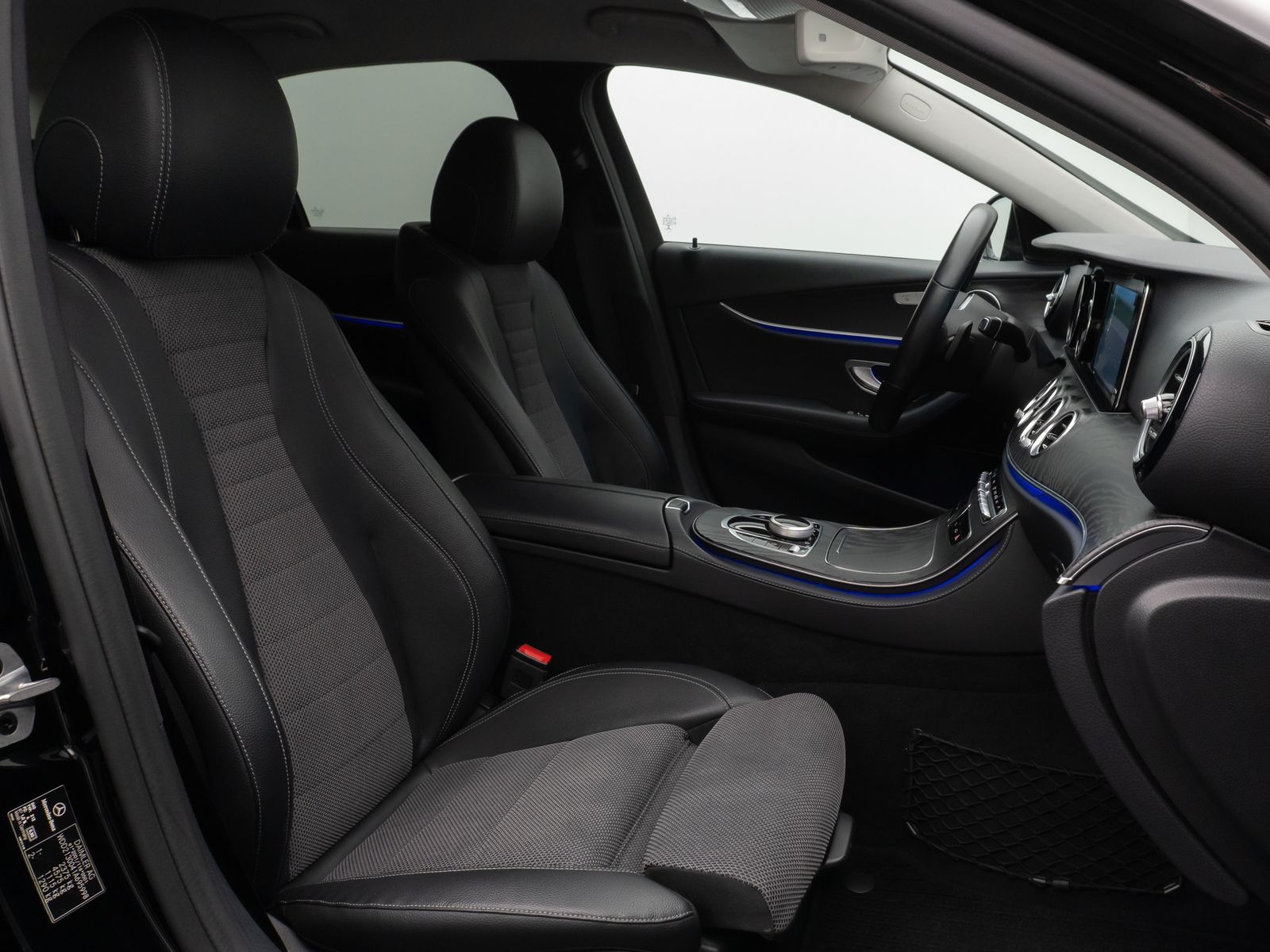 Fahrzeugabbildung Mercedes-Benz E 220 d Avantgarde. 9G-Tronic Kamera Navi Sport