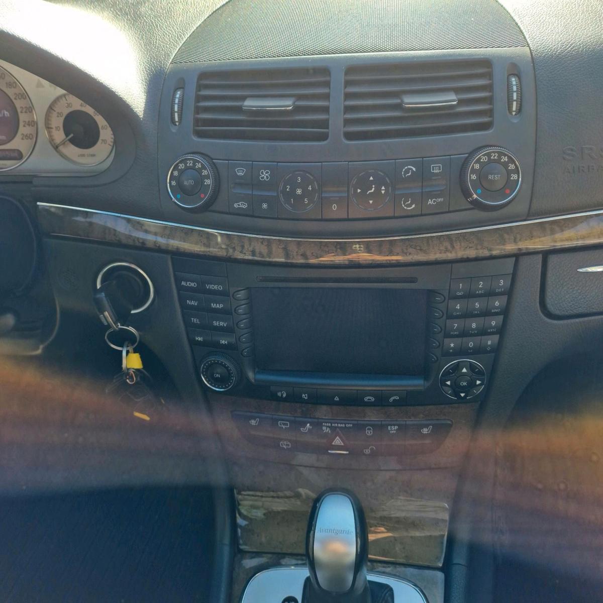 Mercedes-Benz E240 2004 — photo 15