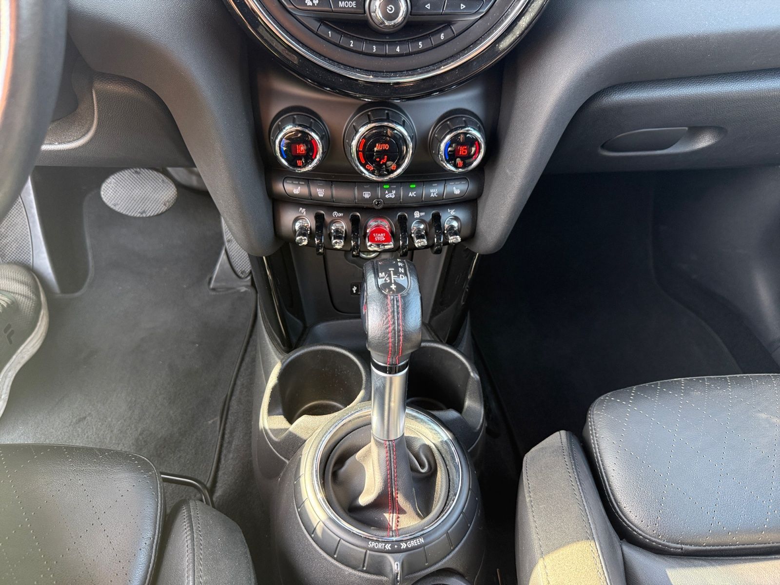 Fahrzeugabbildung MINI Cooper SD Mini Cooper SD *HEAD-UP*HARMAN*RFK